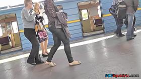 Passionate upskirt scene by amateur young lassie