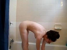 Hawt hotty bare in the shower showing her body