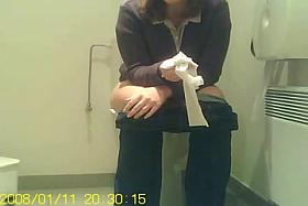 caught Hairy girl on hiddencam sazz