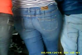 cum en jeans caderona 2
