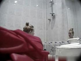 laura-voyeur-02_R.wmv