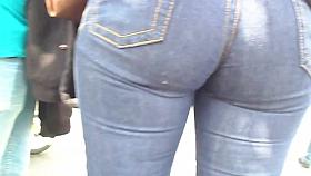 INCREDIBLE ASS AT THE PARK