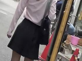 Kinky following scene of cute Japanese schoolgirl receiving sharking gift