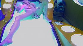 Solarium Die Geile spielt an sich rum