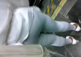 Mallones blancos de una Madura en el metro