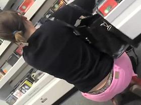 Cute thong revealed when she knelt