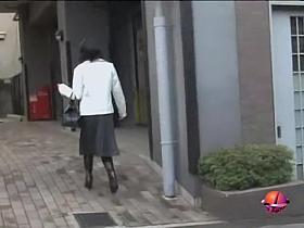 Vocal pretty oriental slag gets publicly exposed by some kinky bloke