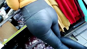Rico culo en leggins de cuero