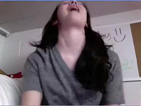 Mature pussy spied while pissing