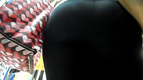 MULATA DO PANDEIRO EMPINADO NO LEGGING PRETO