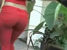 Magnifique cul dans la rue