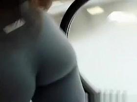 Teen with chubby ass wearing gray leggings