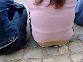 Street candid chick in low-waist pants with big butt