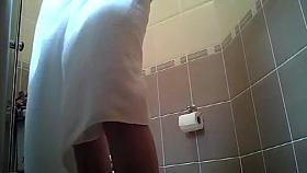 nice guest friend shower spycam2