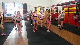 Flexible hotties shake their adorable booties in the gym