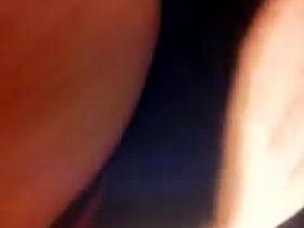 otro mas bajo la falda