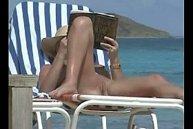 Nudist beach bunny exposes her pussy to the hidden cam