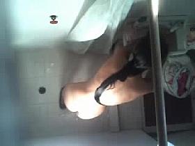 espiada por arriba de la regadera