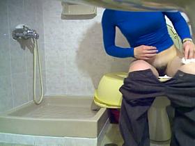 Toilet voyeur brings naughty view of a gilr's pussy