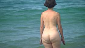 stunning pawg mature pear beach ass