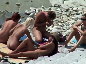 The king with five nude girls