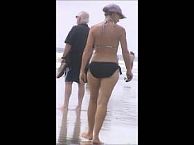 hot sexy college girl beach voyeur jiggly ass 4