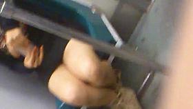 Pirenas de jovencita en el metro