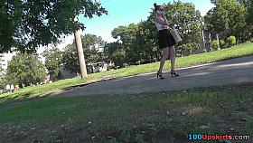 Hot blondie flashed her upskirt wazoo