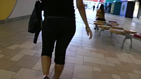 Candid Teen Ass in Yoga Pants
