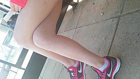 pretty in pink waiting for da bus