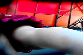 Upskirta A Delgadita En Falda Corta