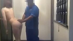 Delivery man gets a blowjob