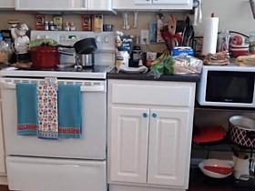 Blonde mature cooking naked