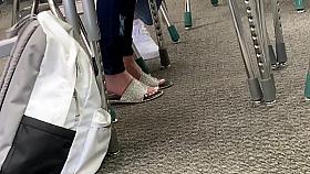 Candid feet in class(Leo)