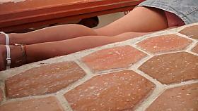 bajo su falda rosados