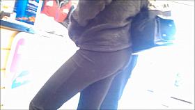 Chick with little round ass in black leggings