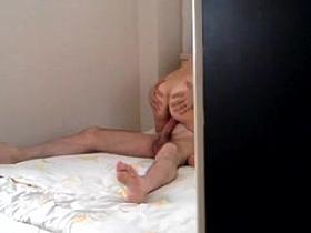 Sevgilisi Karima yatagimizda geciriyor (2)