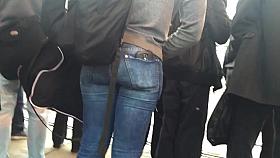 NICE ASS IN TIGHT JEANS WAITING FOR THE 104 BUS!!!!