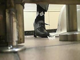 Fresh butts and thick hair of pissing on toilet women