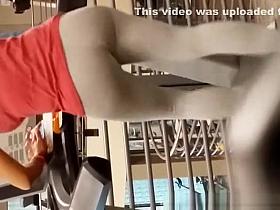 Big ass chick in grey leggings