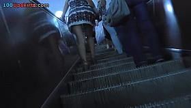 Real upskirt clip with a hawt blondie