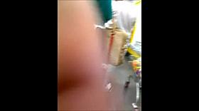 Gostosa puxando as calcas - BR