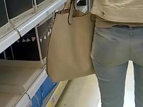 jolie blonde- joli cul