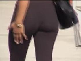 Candid voyeur girl waving her booty in the crowd 07zc