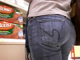 Candid Milf Shopping