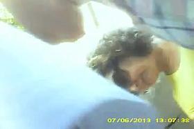 Por baixo da saia rapidinho na feira