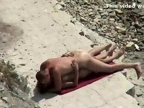 Wild fuck started in the water