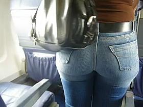 Candid Latin MILF with delicious big booty in tight jeans