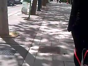 Femme au jolie cul qui fait son jogging