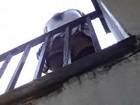 turkish Upskirts durakta etek alti